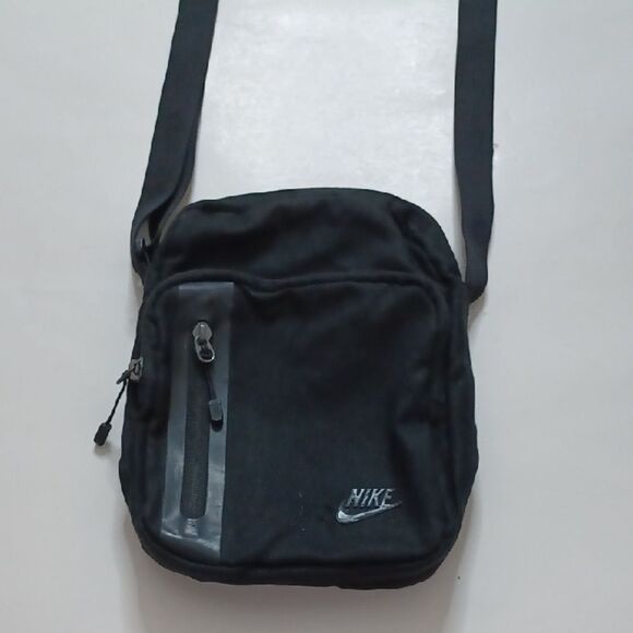 Nike Elemental Prime Crossbody - Picture 1 of 8